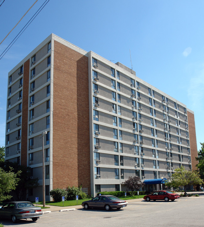 Ridgewood Towers in East Moline, IL - Foto de edificio - Building Photo