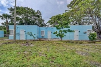 3000 Broadway in West Palm Beach, FL - Building Photo - Building Photo