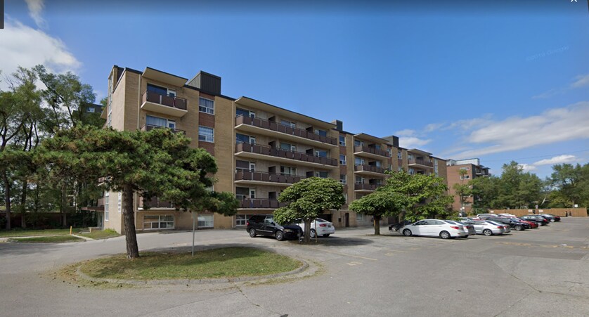 2356 Eglinton Avenue East in Toronto, ON - Building Photo