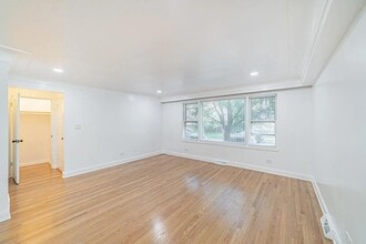 7530 N Oakley Ave, Unit 1 in Chicago, IL - Building Photo - Building Photo