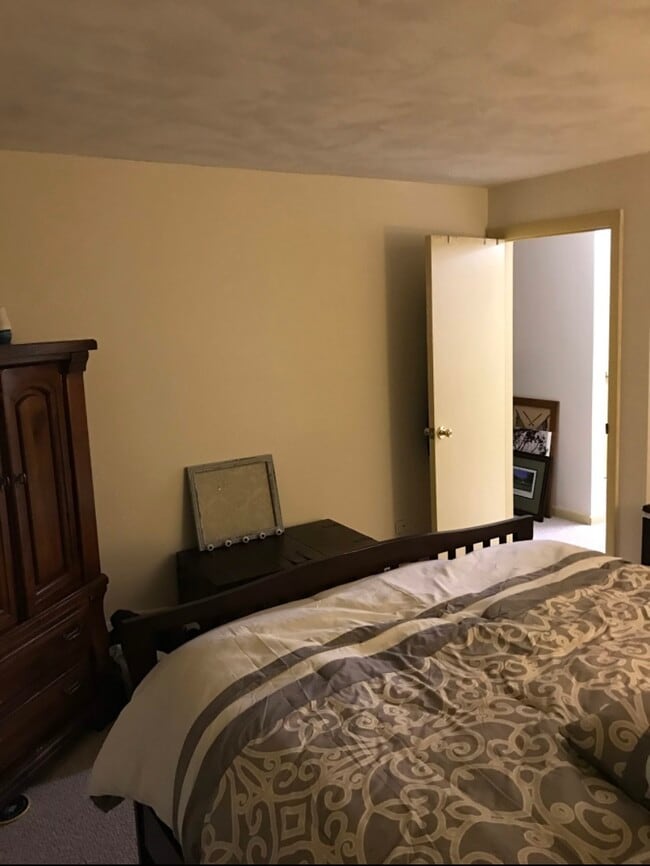 66 Bryon Rd, Unit #1 in Newton, MA - Building Photo - Building Photo