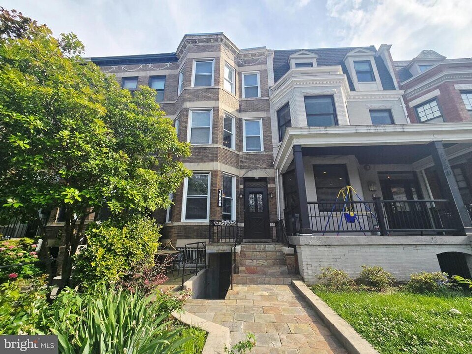 1228 Fairmont St NW in Washington, DC - Building Photo