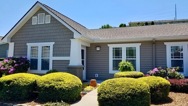 4404 Wood Duck Way in Hendersonville, NC - Building Photo - Building Photo