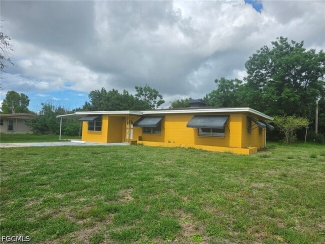 102 Connecticut Rd in Lehigh Acres, FL - Building Photo - Building Photo