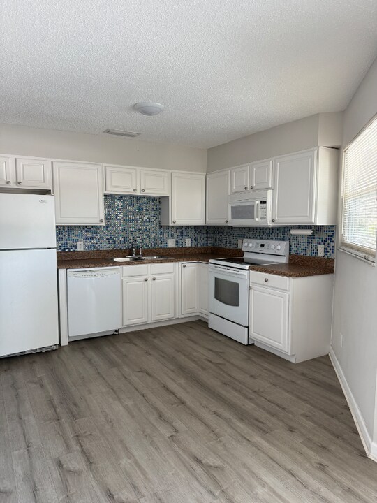 7006 Midnight Pass Rd in Sarasota, FL - Building Photo