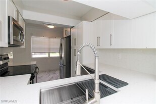 105 Wading Bird Cir in Naples, FL - Building Photo