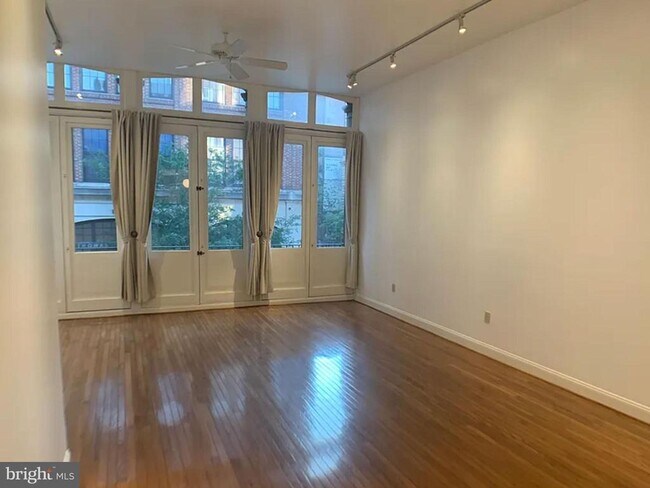 261 N 3rd St in Philadelphia, PA - Foto de edificio - Building Photo