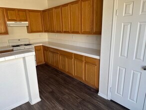 44334 Sundance Ct in Lancaster, CA - Foto de edificio - Building Photo