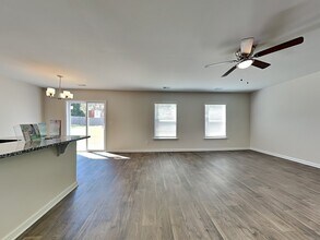 114 Boat Clb Ln in Lexington, SC - Building Photo - Building Photo