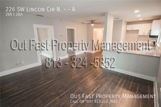 226 SW Lincoln Cir N in St. Petersburg, FL - Building Photo - Building Photo