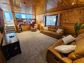 20511 E 45th Ave in Denver, CO - Foto de edificio - Building Photo