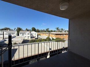 11929 Weddington St in Los Angeles, CA - Building Photo - Building Photo