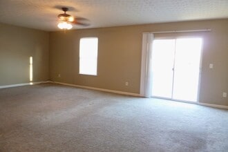 400 Golden Valley Dr in Pataskala, OH - Building Photo - Building Photo