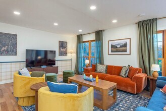 32 Whitaker View Rd in Fairview, NC - Building Photo - Building Photo