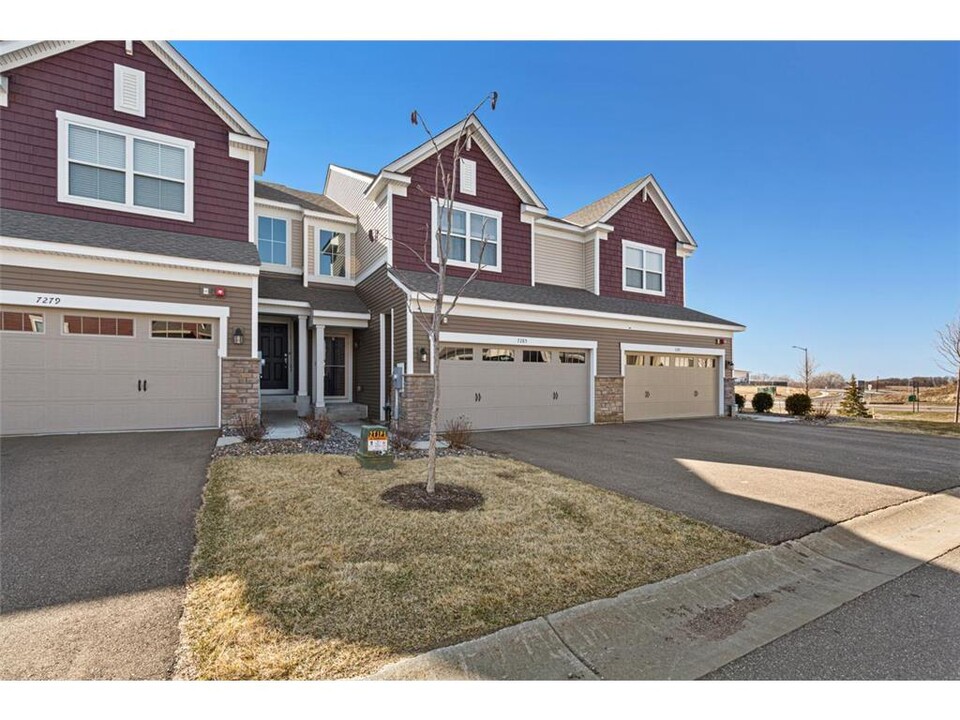 7285 Alvarado Ln N in Maple Grove, MN - Foto de edificio