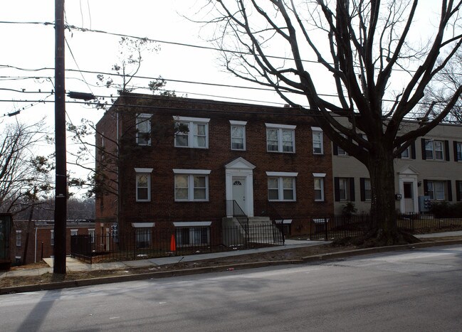 2863 Denver St SE in Washington, DC - Building Photo - Building Photo