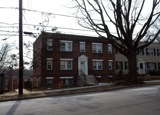 2863 Denver St SE in Washington, DC - Foto de edificio - Building Photo