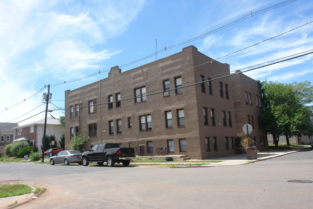 1105 Charles St in Linden, NJ - Building Photo