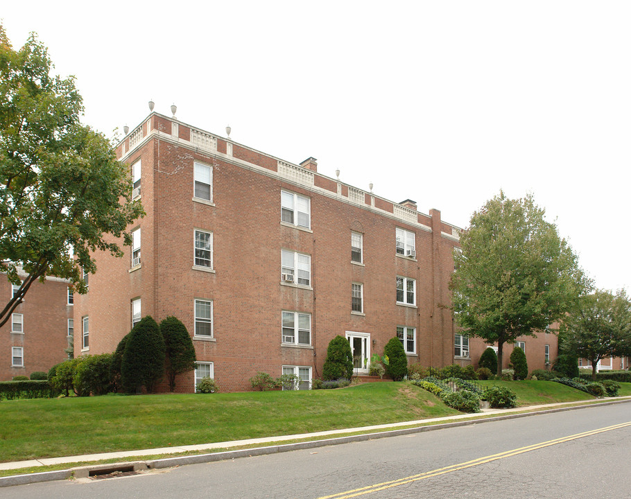 5-9 Robin Rd in West Hartford, CT - Building Photo