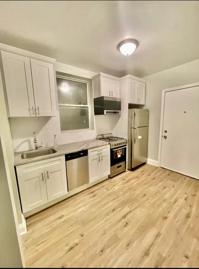 property at 3720 N Clark St