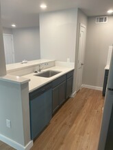 7431 Holly Hill Dr, Unit #135 in Dallas, TX - Foto de edificio - Building Photo