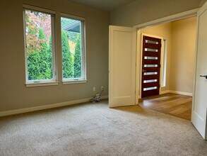 5723 NE 197th St in Kenmore, WA - Building Photo - Building Photo
