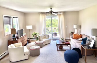 387 Eichybush Rd, Unit Apt. 3 in Kinderhook, NY - Building Photo - Building Photo
