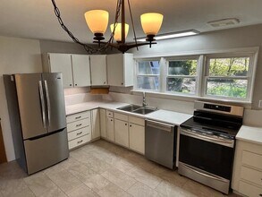 3460 Donald St in Eugene, OR - Building Photo - Building Photo