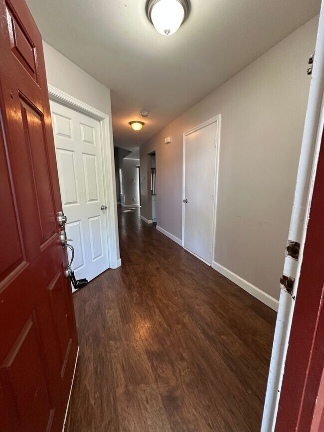 7 Claver Hill Way in Mount Laurel, NJ - Building Photo - Building Photo