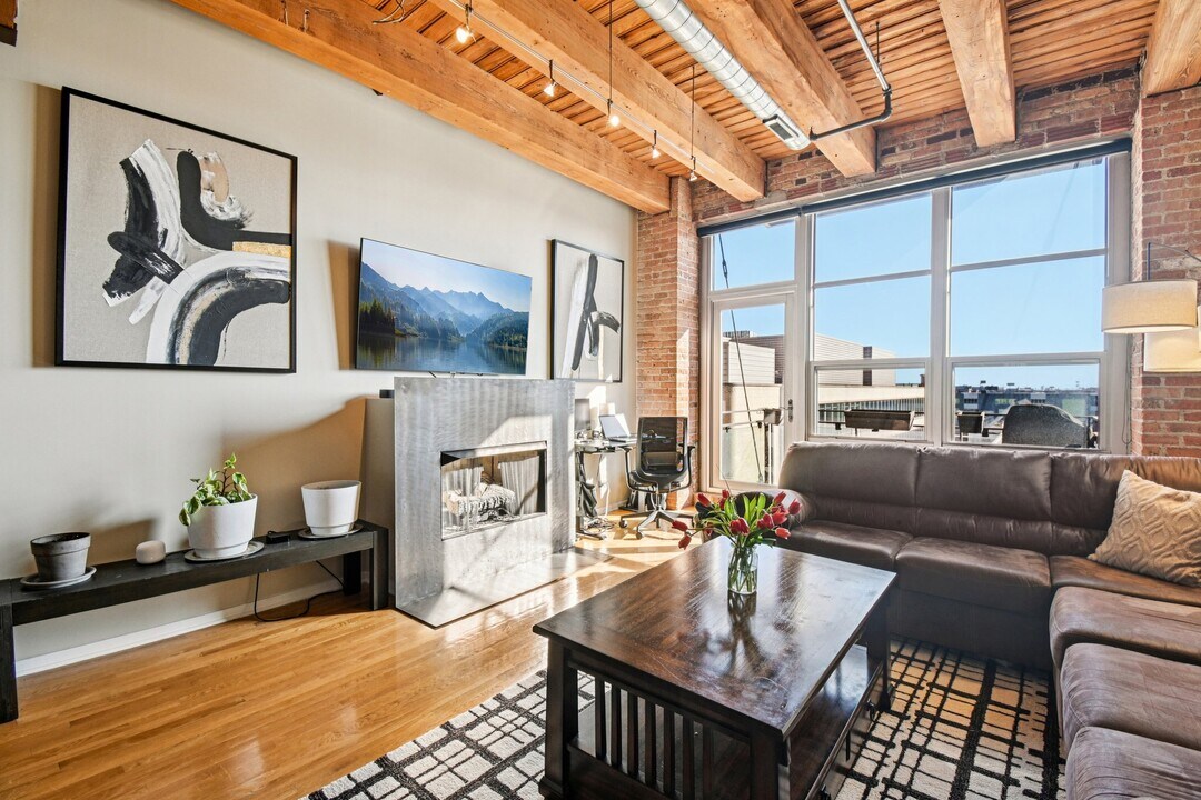 333 S Desplaines St, Unit 512 in Chicago, IL - Foto de edificio