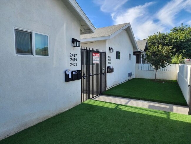 2421 L St in San Diego, CA - Building Photo - Building Photo