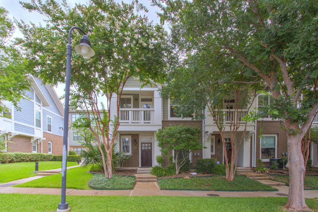 1862 Summit Ave in Dallas, TX - Foto de edificio
