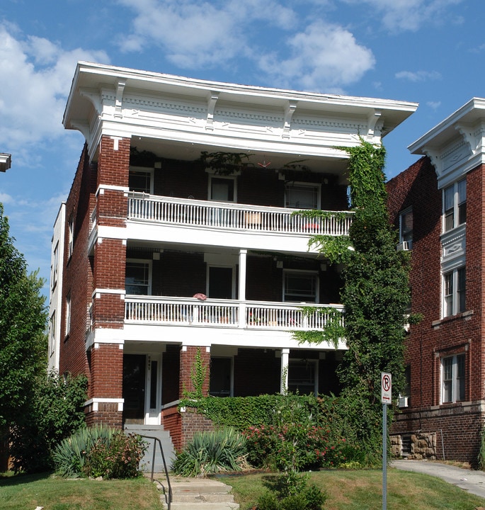 4124 Warwick Blvd in Kansas City, MO - Foto de edificio