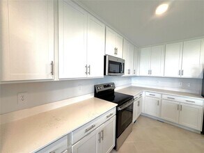 17625 Opal Sand Dr, Unit 202 in Venice, FL - Building Photo - Building Photo