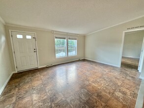 2035 Essex St in Bangor, ME - Building Photo - Building Photo