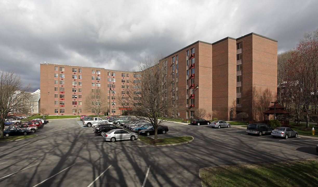 Green Hill Towers in Worcester, MA - Foto de edificio