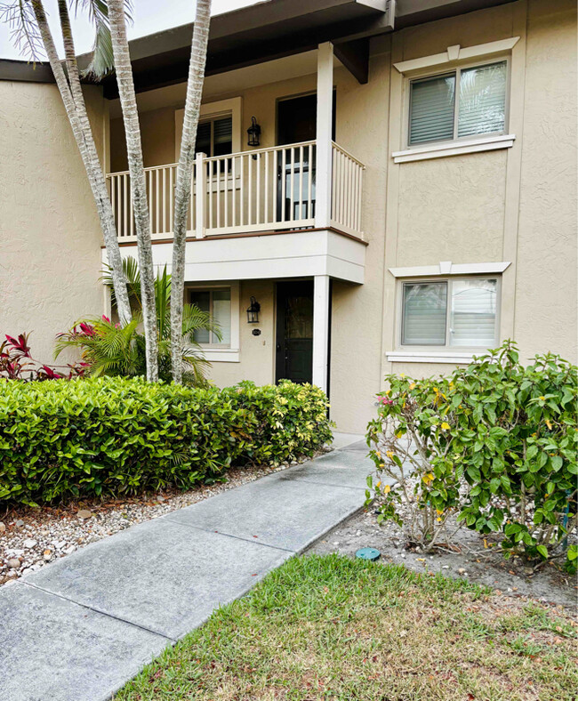 16590 Partridge Place Rd in Ft. Myers, FL - Foto de edificio - Building Photo