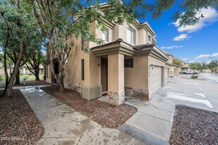 705 W Queen Creek Rd in Chandler, AZ - Building Photo