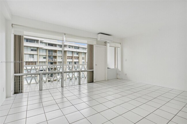 1430 Brickell Bay Dr, Unit PH1 in Miami, FL - Building Photo - Building Photo