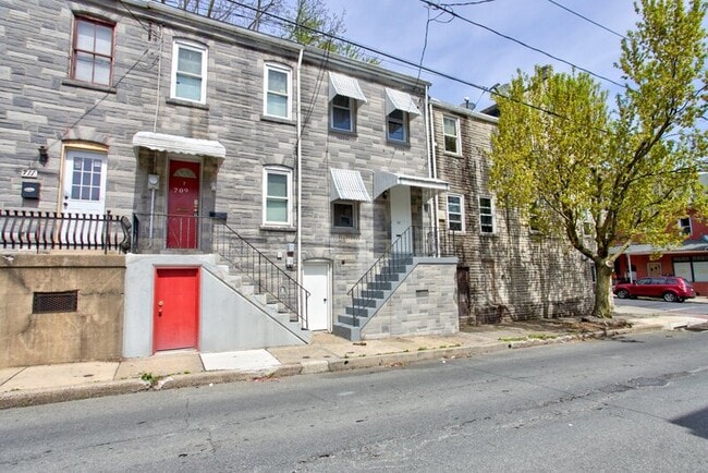 property at 707 W Vine St