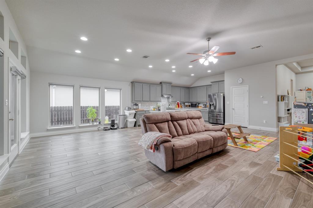2424 Orchard Way in Leander, TX - Building Photo