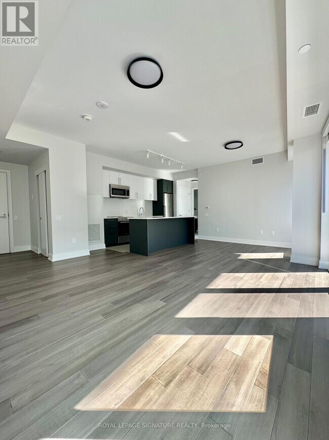 2525 Bathurst St in Toronto, ON - Building Photo - Building Photo