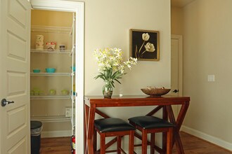 Yorktown Arch in Yorktown, VA - Foto de edificio - Interior Photo