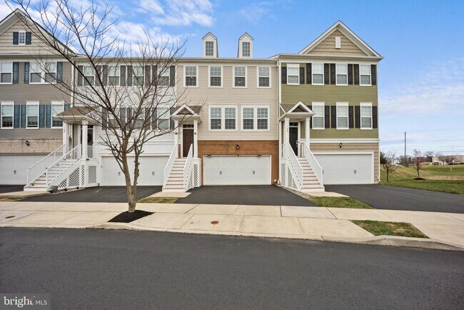 property at 124 Admiral Ln