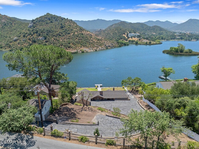 800 Lake Sherwood Dr in Westlake Village, CA - Building Photo - Building Photo