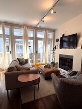 943 W Huron St in Chicago, IL - Building Photo - Building Photo