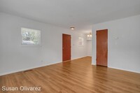 20409 E Admiral Blvd photo'