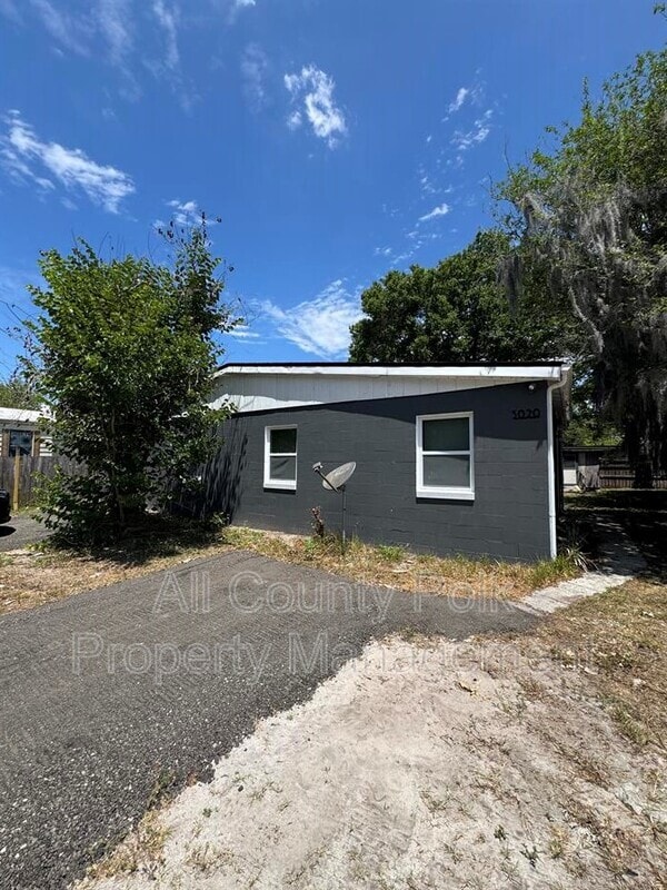 3020 Galaxy Ln