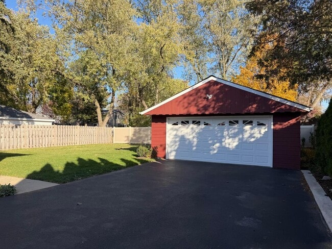 53 N Main St in Glen Ellyn, IL - Building Photo - Building Photo