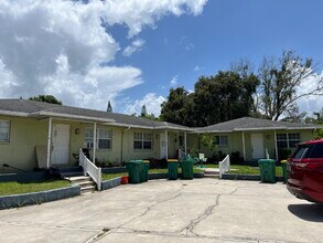 23035 Harper Ave in Port Charlotte, FL - Building Photo - Building Photo